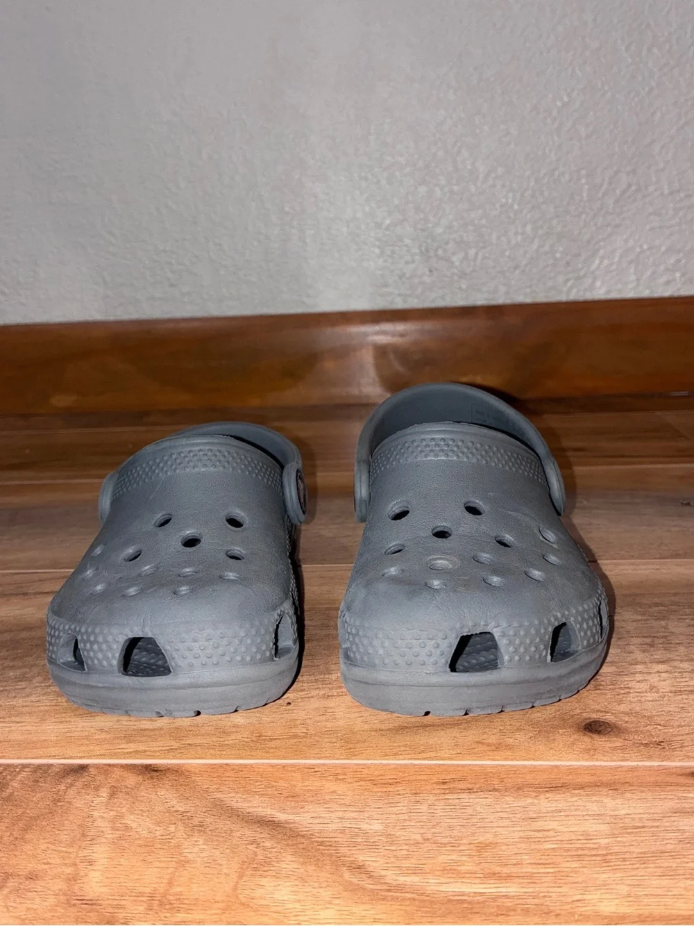 Kids Crocs, gray - size 8c